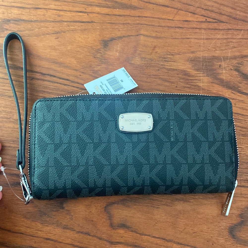 Brand new w/ tags Michael Kors wallet